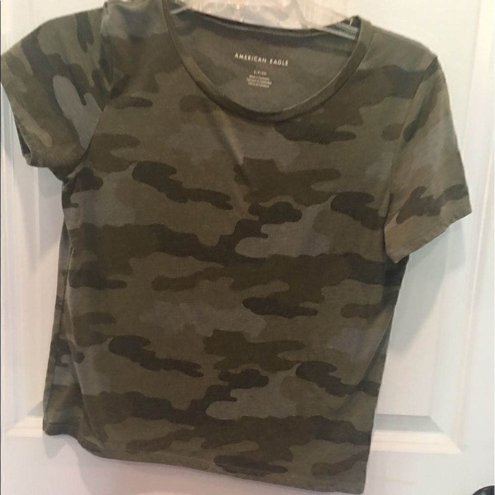 American Eagle small green camo crop top shirt sleeve fitted shirt